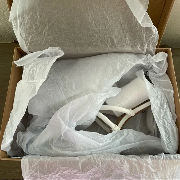 NIB Steve Madden Lunette White Strappy Clear Wedge Heels Sandals, Size 7 - Picture 9 of 9